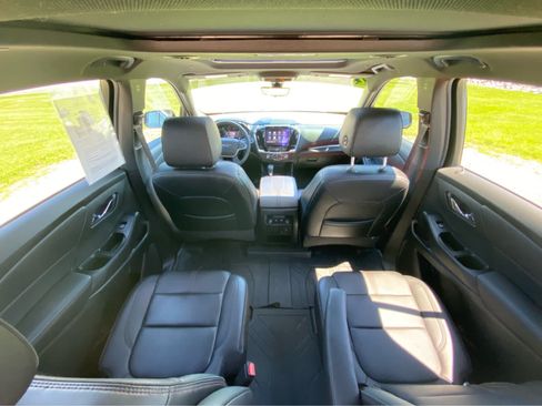 Used 2023 Chevrolet Traverse RS AWD/4WD image 17