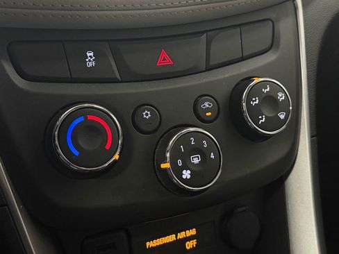 Used 2020 Chevrolet Trax LT w/ LT Convenience Package image 21