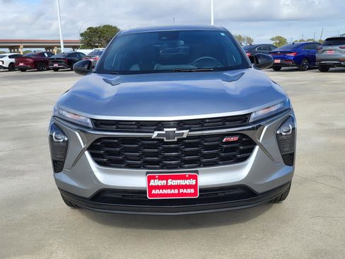 Used 2025 Chevrolet Trax RS w/ Sunroof Package image 8