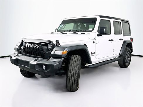Used 2025 Jeep Wrangler Unlimited Sport image 2