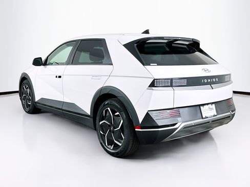 Used 2024 Hyundai Ioniq 5 SE RWD image 5