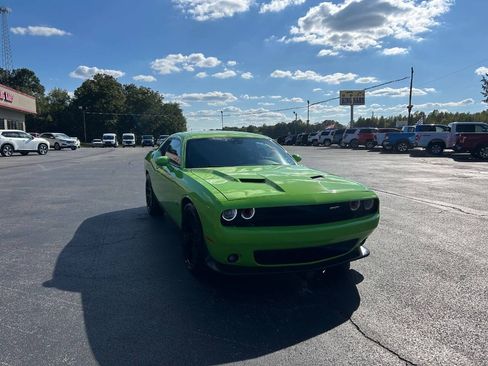 Used 2015 Dodge Challenger R/T Scat Pack w/ Leather Interior Group RWD image 4