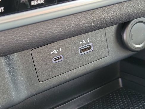 Used 2023 Nissan Rogue SV FWD image 28