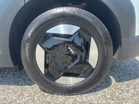 Used 2024 Kia EV9 Light Long Range image 29