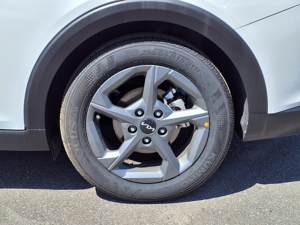 Used 2025 Kia K4 FWD image 7