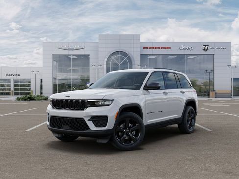 New 2025 Jeep Grand Cherokee Altitude w/ Trailer Tow Package AWD/4WD image 1