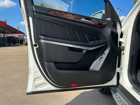 Used 2014 Mercedes-Benz GL 550 4MATIC image 13