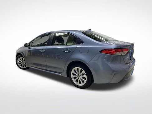 Used 2020 Toyota Corolla LE image 3