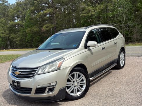 Used 2014 Chevrolet Traverse LT w/ All-Star Edition FWD image 2