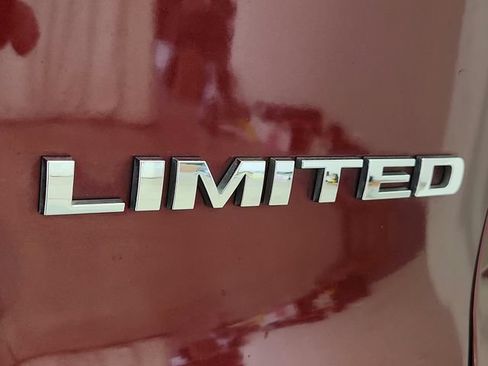 Used 2019 Jeep Cherokee Limited AWD/4WD image 35