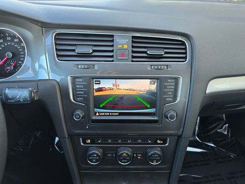 Used 2016 Volkswagen e-Golf SE w/ DC Fast Charging Package image 5