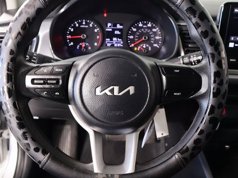 Used 2023 Kia Rio LX image 3