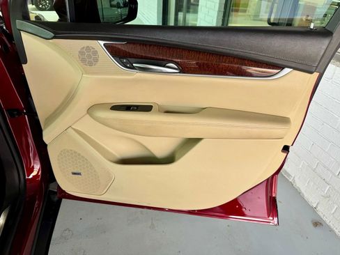 Used 2017 Cadillac XT5 Luxury w/ Driver Awareness Package image 16