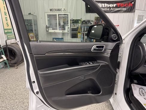 Used 2020 Jeep Grand Cherokee Limited X image 30