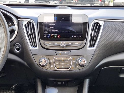 Used 2021 Chevrolet Malibu LT image 18