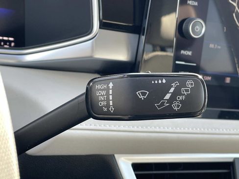 Certified 2025 Volkswagen Taos SE w/ Black Wheel Package image 23