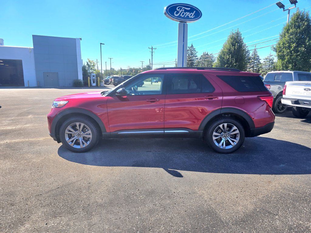 Certified 2024 Ford Explorer XLT w/ Equipment Group 202A AWD/4WD image 2