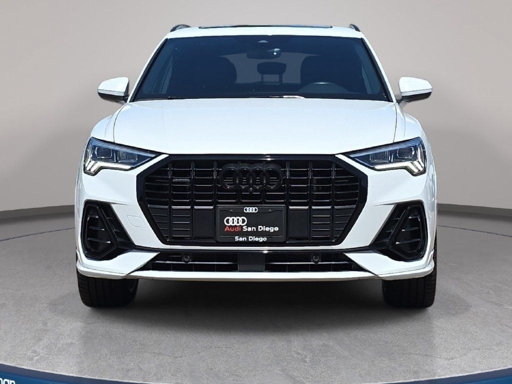 Used 2022 Audi Q3 2.0T Premium Plus w/ Premium Plus Package AWD/4WD image 3