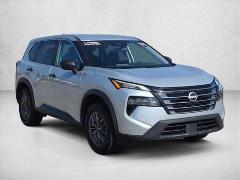 Used 2024 Nissan Rogue S FWD image 3