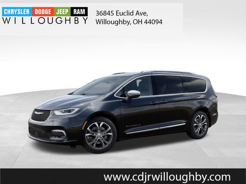 New 2026 Chrysler Pacifica Pinnacle w/ Trailer Tow Group AWD/4WD image 2