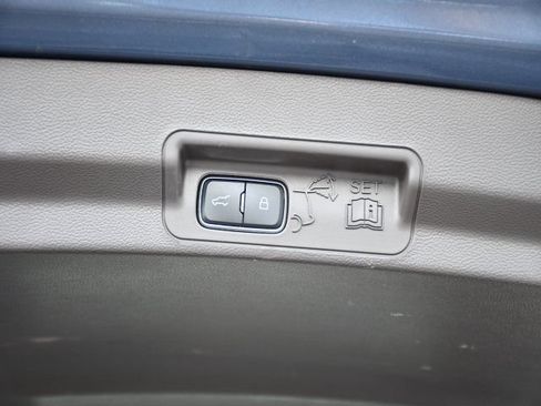 Used 2021 Ford Explorer Platinum w/ Equipment Group 601A AWD/4WD image 33