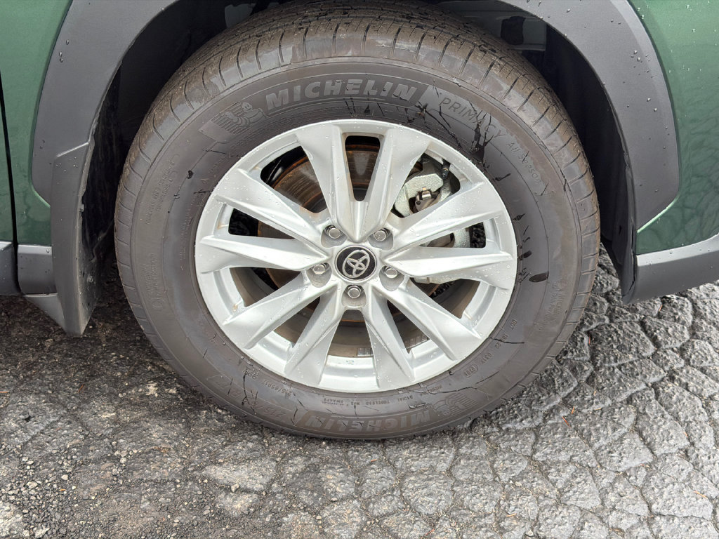 Used 2026 Toyota Corolla Cross LE w/ Moonroof Package FWD image 14