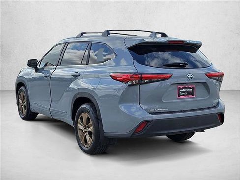 Used 2023 Toyota Highlander Bronze Edition image 8