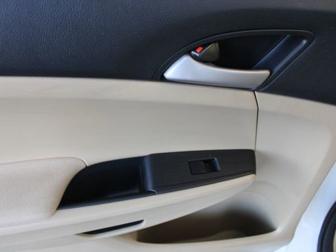 Used 2012 Honda Accord LX image 39