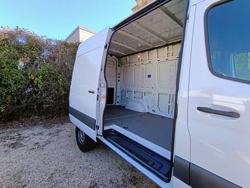 Used 2025 Mercedes-Benz Sprinter 2500 image 75