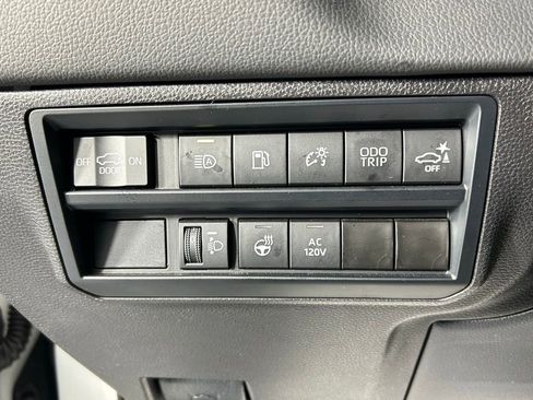 Used 2024 Toyota Sequoia Limited image 31