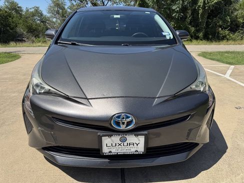 Used 2016 Toyota Prius Two FWD image 3
