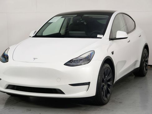 Used 2023 Tesla Model Y Long Range image 48