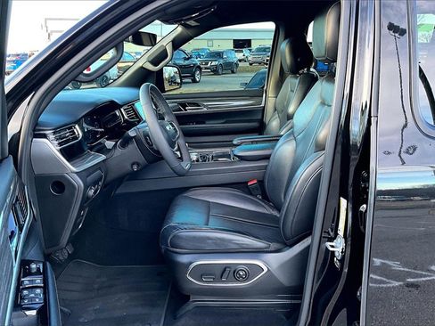 Used 2022 Jeep Wagoneer Series III w/ Flexible Seating Group image 22