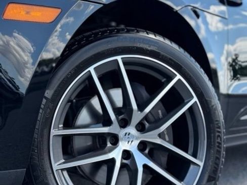 Used 2026 Porsche Macan AWD/4WD image 23