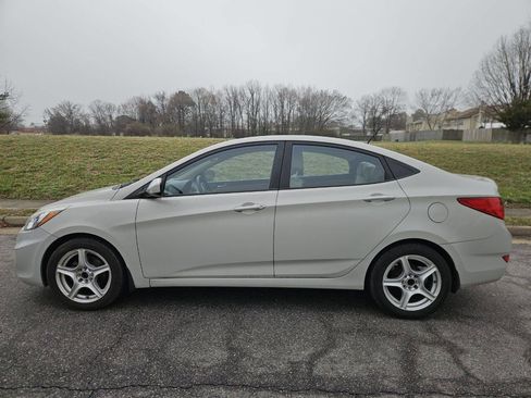 Used 2016 Hyundai Accent SE w/ Option Group 02 image 2