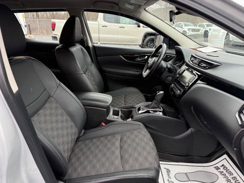 Used 2021 Nissan Rogue Sport SV w/ Technology Package image 21