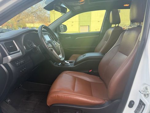 Used 2019 Toyota Highlander Limited Platinum image 14