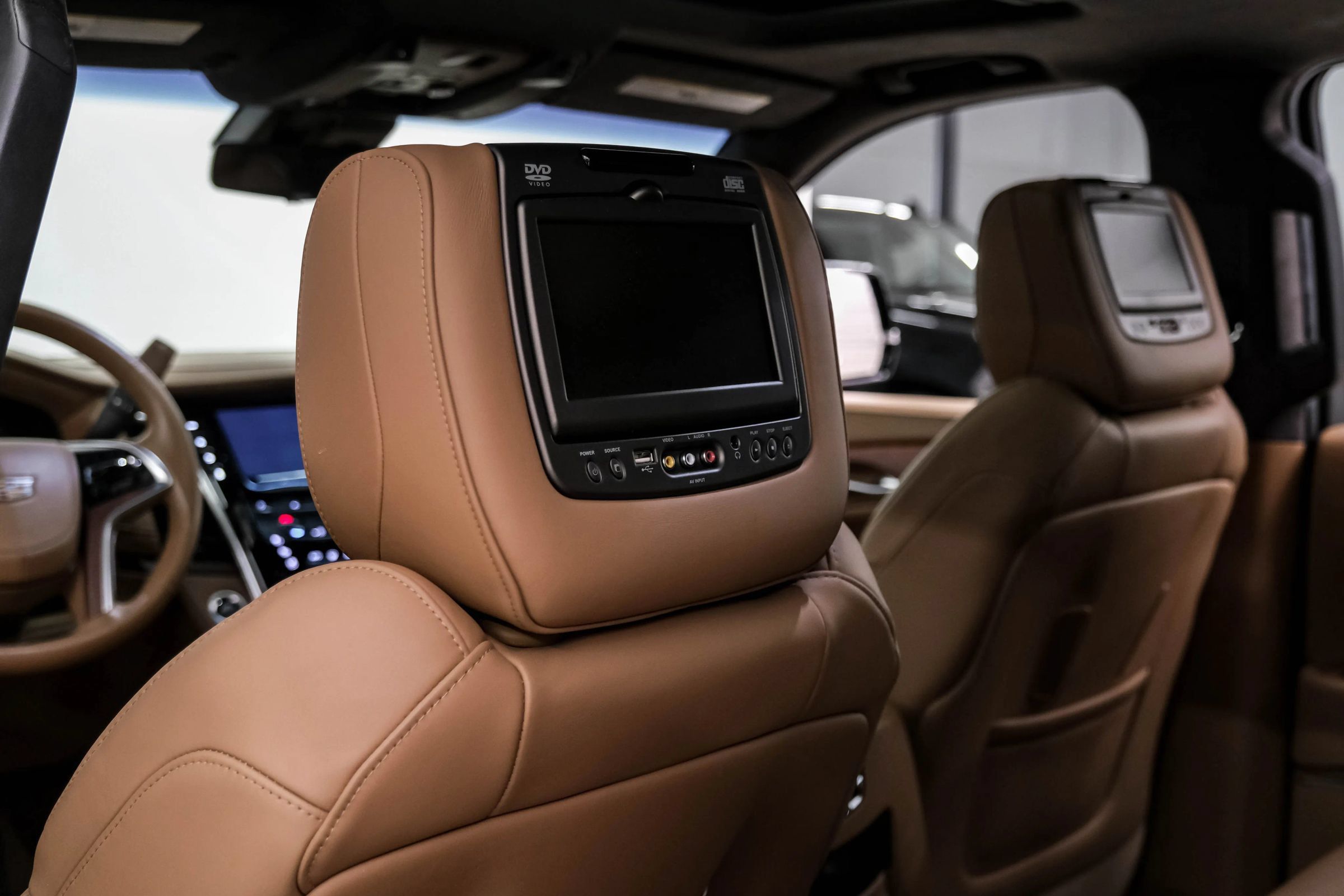 Used 2017 Cadillac Escalade ESV Platinum AWD/4WD image 36
