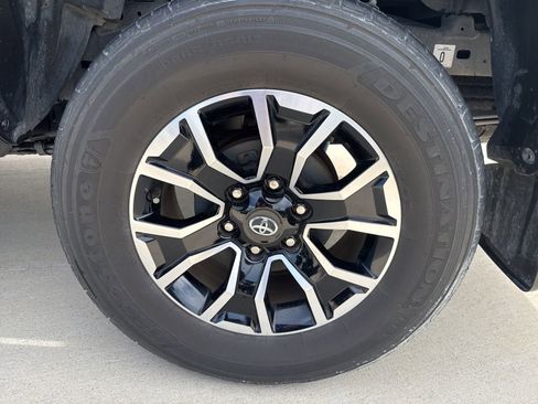 Used 2023 Toyota Tacoma TRD Sport w/ Technology Package RWD image 17