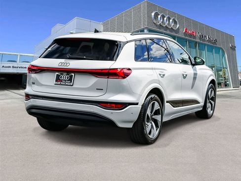 Used 2025 Audi Q6 e-tron Premium Plus w/ Premium Plus AWD/4WD image 4