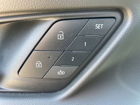 Used 2025 Chevrolet Equinox RS w/ Convenience Package III image 4