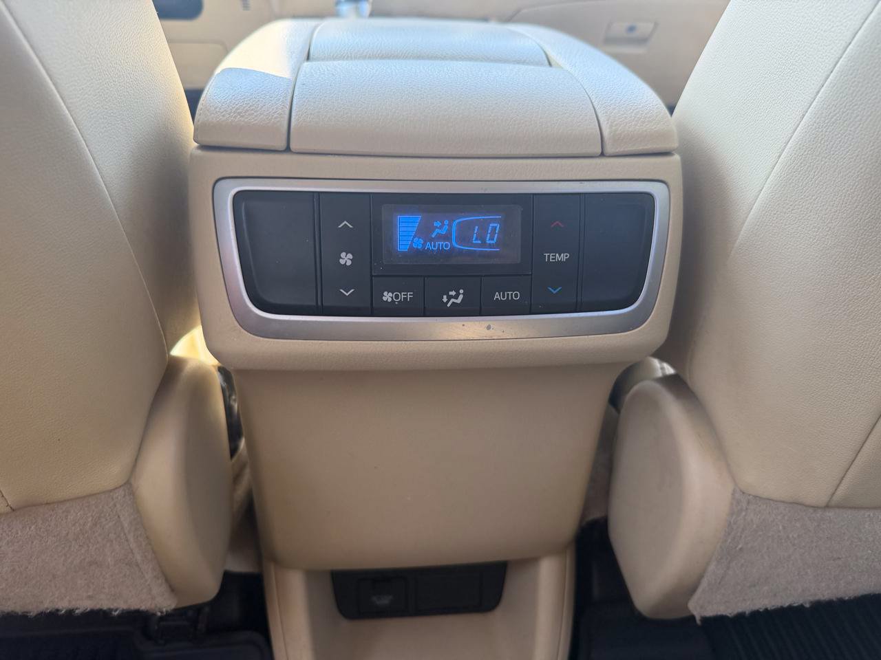 Used 2019 Toyota Highlander XLE FWD image 25