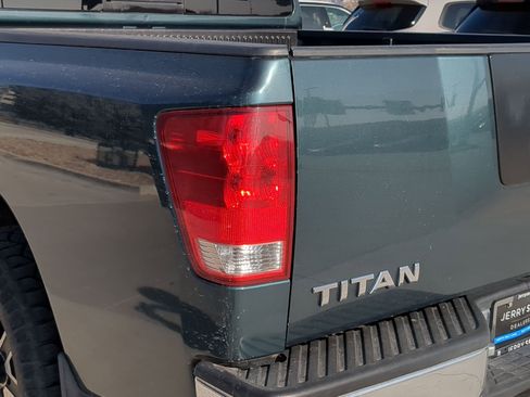 Used 2004 Nissan Titan SE image 11
