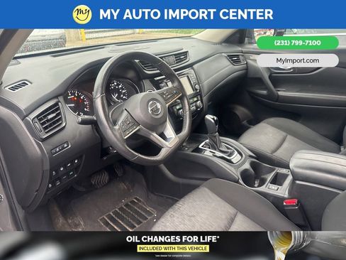 Used 2019 Nissan Rogue SV w/ Sun & Sound Touring Package AWD/4WD image 8