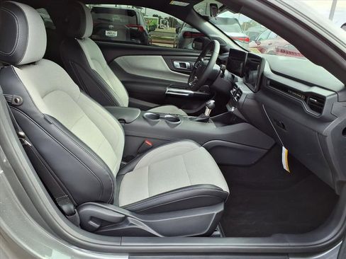 Used 2025 Ford Mustang Coupe image 20