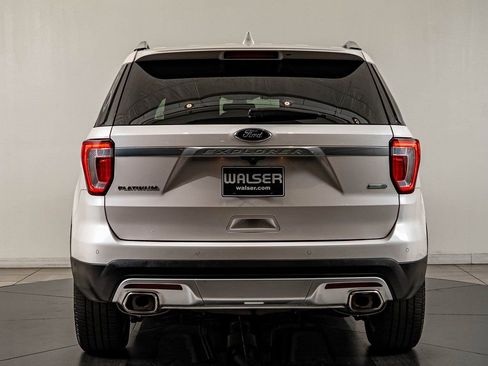 Used 2017 Ford Explorer Platinum image 7