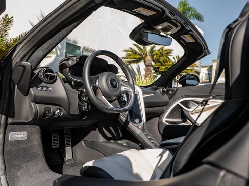 Used 2024 McLaren 750S image 8