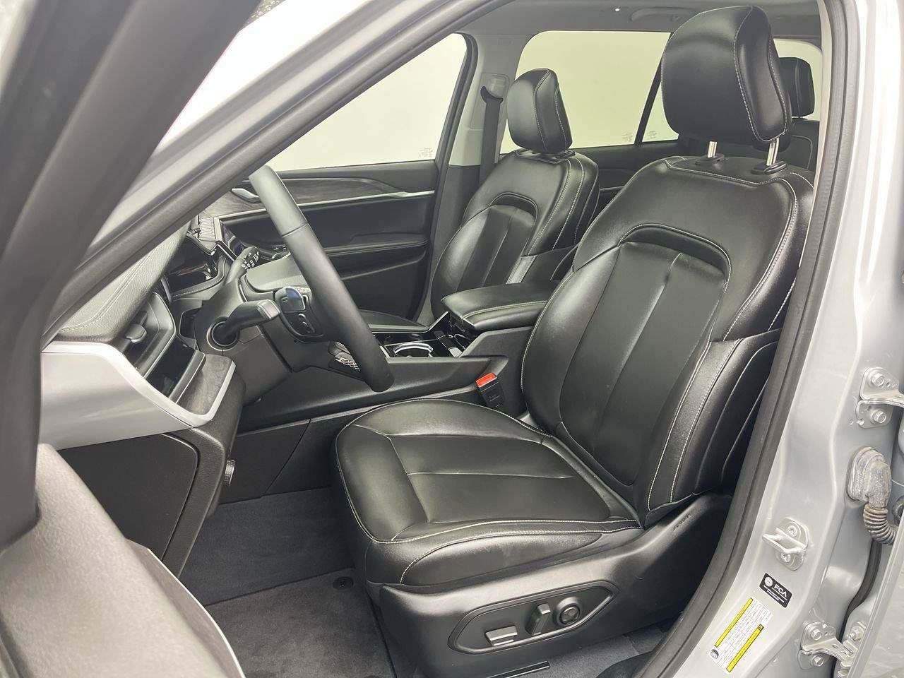 Used 2023 Jeep Grand Cherokee 4WD 4xe image 11