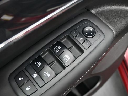 Used 2019 Jeep Grand Cherokee Overland image 13