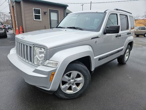 Used 2012 Jeep Liberty Sport image 1